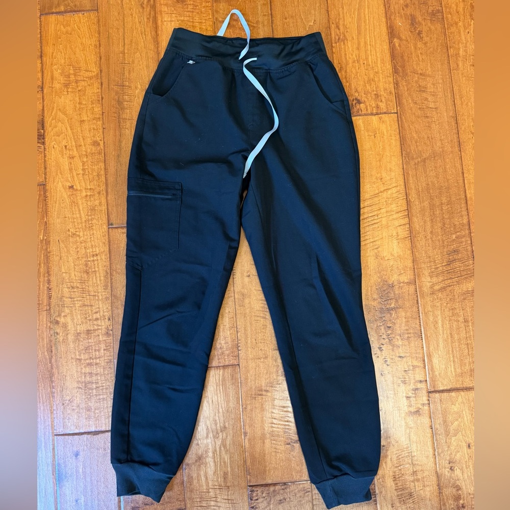 FIGS black Zamora jogger scrub pants